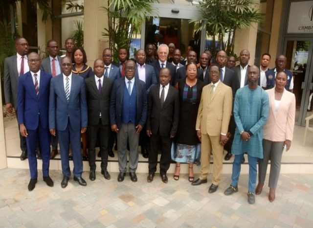 Photo 2 : Commerce électronique : atelier de mise à niveau du cadre juridique et institutionnel en C